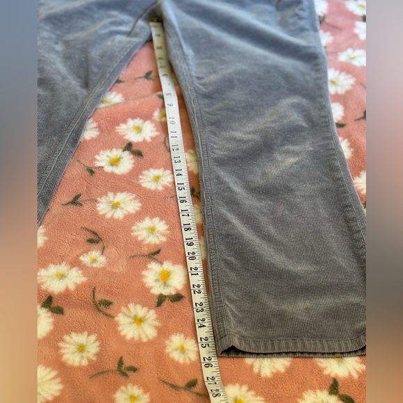 Pilcro The Yaya Midrise Gray Corduroy Crop Flare Pants Size 30 EUC - Picture 6 of 11